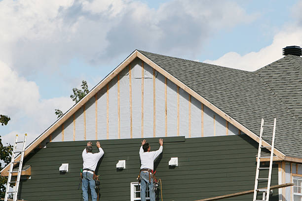 Professional Vinyl Siding technician working in West Jefferson, OH
